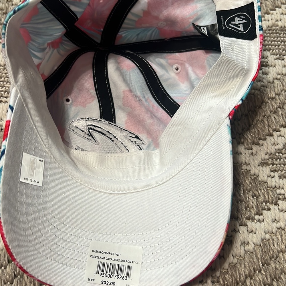 47 brand women’s fit Cleveland Cavaliers Hawaiian themed baseball hat - Picture 5 of 5